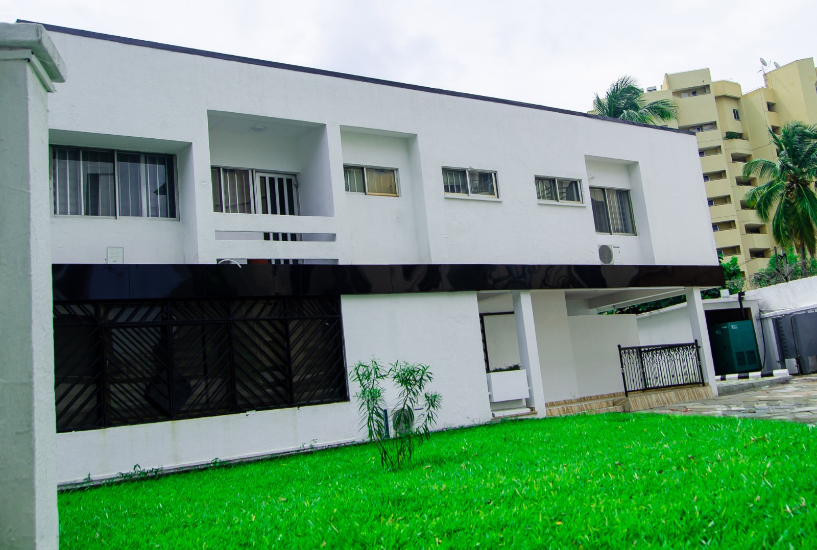 Exterior facade with lawn and driveway